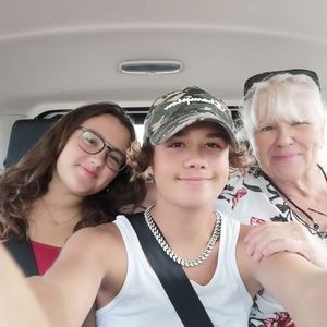 Meet your Posher, Dara